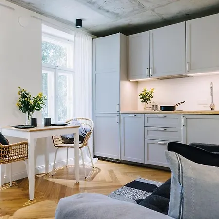 Lenderi Luxury